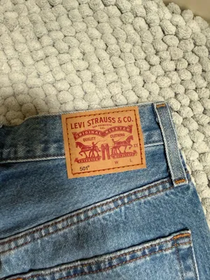 Women’s Levi’s Jean Shorts 501 Denim thumbnail 3