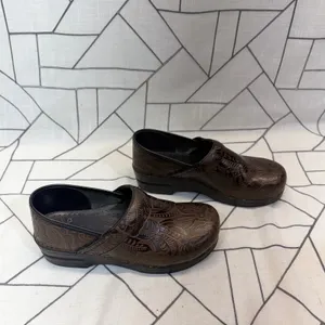 Dansko Professional Clogs 41 Brown Embossed Floral Paisley Leather Nursing Shoes thumbnail 2