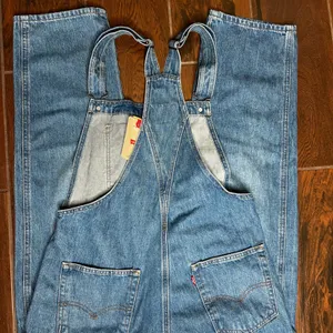 Levi’s Denim Jean Medium Wash Straight Leg Overalls Women’s Size Large thumbnail 4