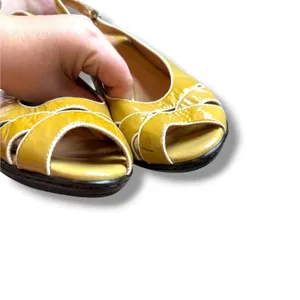 Sofft Slingback Heels Womens 10 Mustard Yellow Patent Leather Peep Toe Pumps thumbnail 4