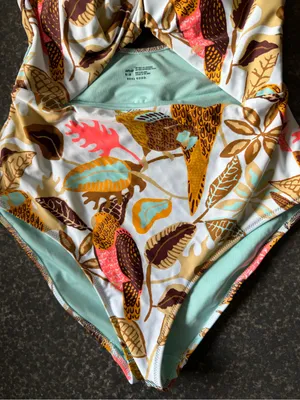 Aerie Women’s Medium Floral Cut Out One Piece Ruffle Swimsuit Twist thumbnail 3