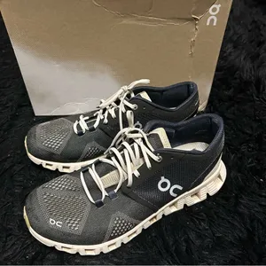 ON CLOUD X athletic training running lace up shoes sneakers women’s 8 thumbnail 2