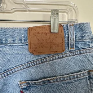 Levi’s Cutoff Raw Hem Shorts thumbnail 3