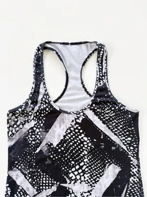lululemon Dynamic Black White Graphic Tank Top Racerback Tank size 8 thumbnail 2