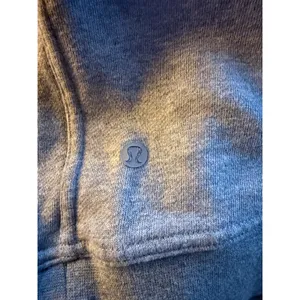 Lululemon Perfectly Oversized Crew MonoChromatic Graphic Gray Womens 6 thumbnail 2