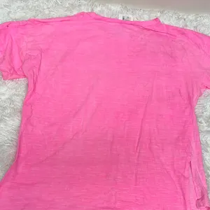 Peach Love California Bright Pink V-Neck Tee thumbnail 9