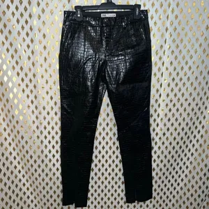 ZARA Faux Leather Trouser Pants Crocodile Embossed Front Hem Slit Black Zara all thumbnail 4