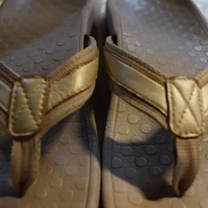 Vionic "Ortho Heel" Sandals, Flip Flops, Golden Tan Size 8 thumbnail 2