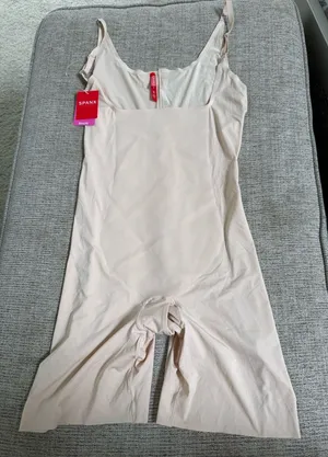 Spanx  Thinstincts 2.0 Open-Bust Mid-Thigh Bodysuit thumbnail 5