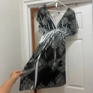 Chesley Size Small Black & White Plunge V-Neck Boho Short Sleeve Sundress thumbnail 5