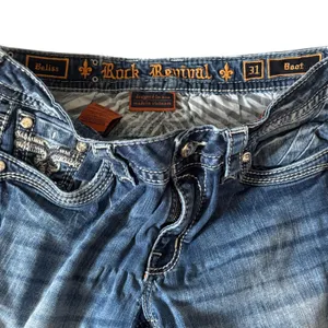 Rock Revival Beliss Bootcut Jeans Women 31 Embellished Flap Pockets Mid Wash Y2K thumbnail 3