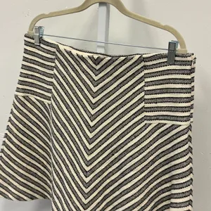 LOFT Ann Taylor Black White Chevron Striped Textured A-Line Mini Skirt Size Lg thumbnail 3