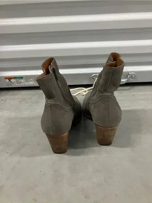 Frye Essa Bootie Size 9.5 Nubuck leather thumbnail 2