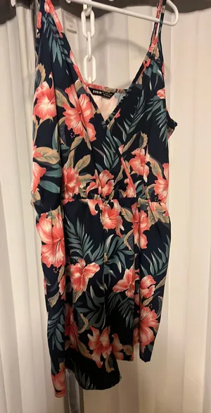 Women’s romper Multiple Size L thumbnail 1