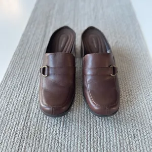 Vintage Croft & Barrow Dark Chocolate Brown Leather Loafer Mules Size 7.5 thumbnail 3