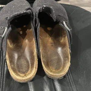 Birkenstock Women's Felt Clogs in Dark Gray thumbnail 7