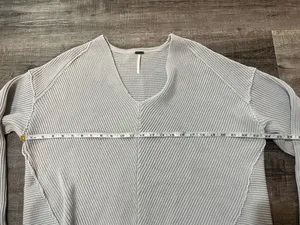 FREE PEOPLE La Brea V Neck Sweater in Grey thumbnail 5