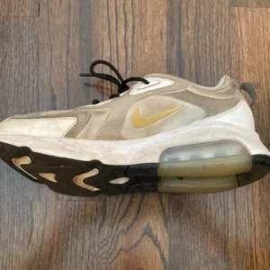 Nike air 200 in white and black laces thumbnail 2