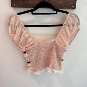 Kimchi Blue Urban Outfitters‎ Liliana Pink Ruffle Eyelet Velvet Crop Top Medium thumbnail 3