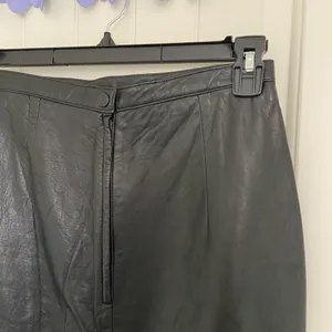 NWOT Giovinezza Moda by Rocco D’Amelio women’s black leather button‎ skirt 10 thumbnail 2