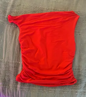 red asymmetric top thumbnail 3