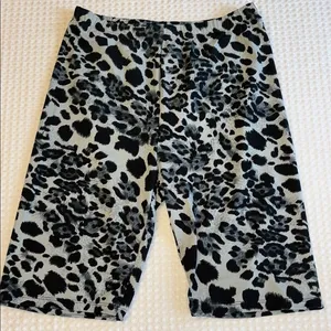 NEW! Leopard Print Women’s Bike Shorts Size X-LARGE Gray Black thumbnail 1