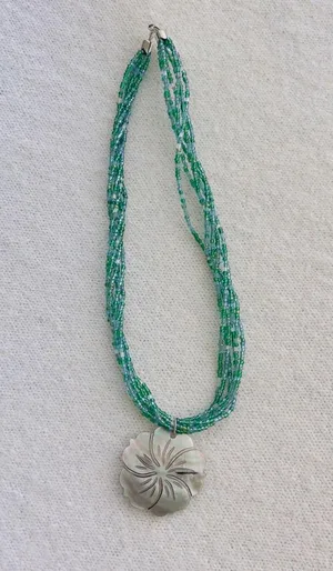 Vintage green glass beads with shell pendant necklace thumbnail 3