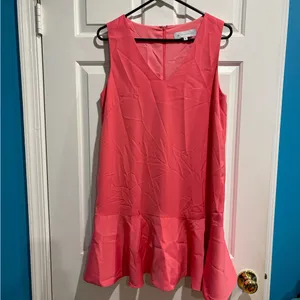 Tuckernuck Gina V-neck drop waist ruffle sleeveless shift dress midi pink M thumbnail 3