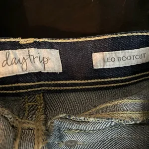 Daytrip Womens Leo Bootcut Jeans 29R Heavy Stitch Embellished Low Rise Dark thumbnail 7