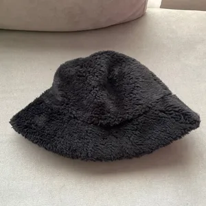 Alo Yoga Foxy Sherpa Bucket Hat Black S/M thumbnail 5