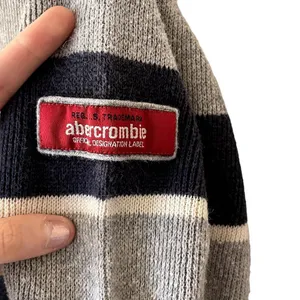 Abercrombie navy and gray knit crewneck sweater comfortable warm winter top thumbnail 3