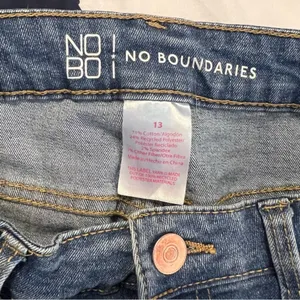 No Boundaries Women's Juniors Size 13 Denim Shorts Medium Wash‎ Cuffed Mid-Rise thumbnail 9