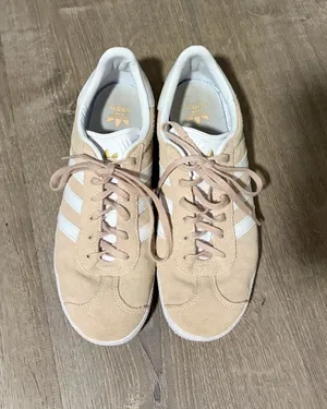 Women’s Pink Adidas Gazelle Sneakers thumbnail 1