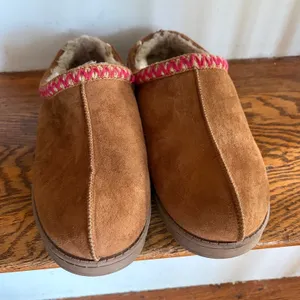 White Mountain Womens Size 10 Chestnut Suede Faux‎ Fur Lined Slippers Pink Trim thumbnail 2