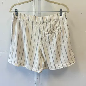 Old Navy Taylor Extra High-Rise Striped Linen Blend Shorts Cream Navy Small thumbnail 2