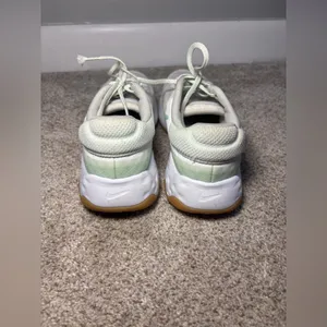 Nike Women’s Renew sneakers Women’s 6 Mint and White running thumbnail 7