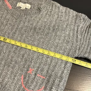 Vintage Havana‎ happy face Gray V-Neck Sweater with Pink Details thumbnail 5
