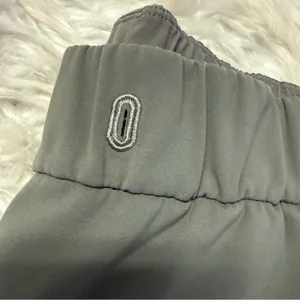 Lululemon On The Fly Pants – Women’s Size 6 – Dark Olive Green thumbnail 4