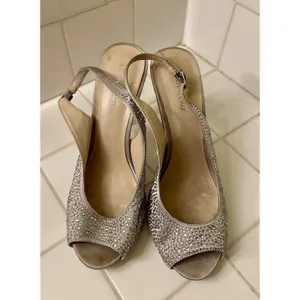 Le Château Rhinestone Covered Silver Heels 4 Inches Tall Size 8 Women’s thumbnail 2