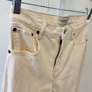 Abercrombie & Fitch Petite Ultra High Rise Ankle Straight Jeans Stretch Cream‎ thumbnail 6