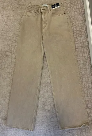Abercrombie High-Rise Jeans thumbnail 1
