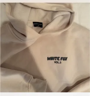 White Fox Hoodie Boutique Offstage thumbnail 2