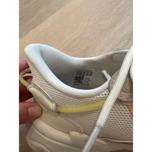 Adidas Women's Ozweego Shoes Originals Sneakers White/Orange GW5623 US 7 thumbnail 6