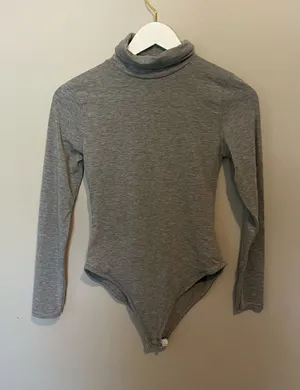 PrettyLittleThing Gray Solid Turtleneck Long Sleeve Bodysuit One Piece US 6 thumbnail 1