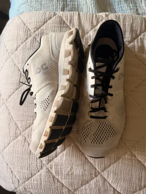 On Cloud Shoes thumbnail 3
