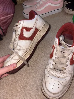 Vintage Nike Low Top Sneakers in White and Red thumbnail 2