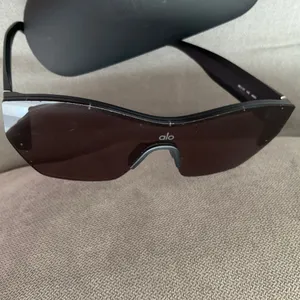 Alo Yoga Stunner Sunglasses Black thumbnail 6