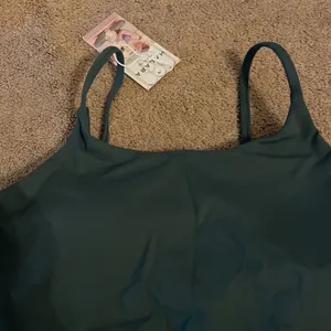 NWT halara medium‎ tank top thumbnail 4