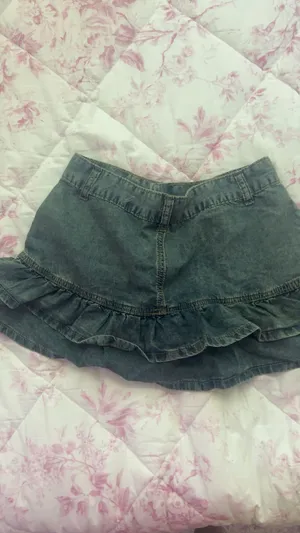 Cute dark wash mini denim skirt thumbnail 2