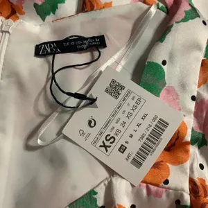 NWT Zara puff sleeve‎ floral polka dot mini dress thumbnail 7